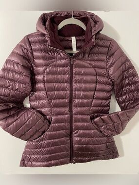 lululemon athletica Hooded Lightweight Puffer Packable Jacket - Plum Sz.4